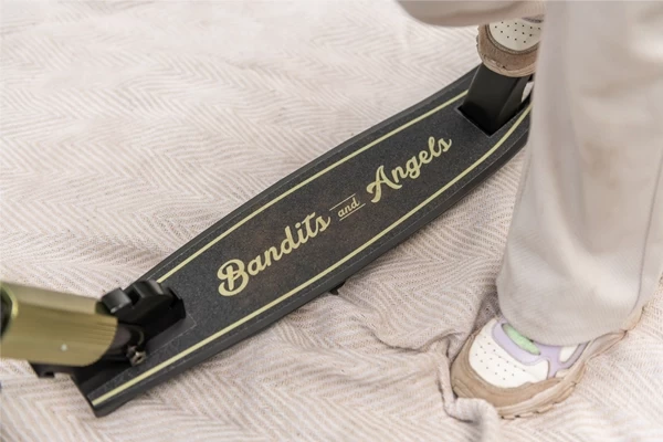 Brett mit Anti-Rutsch-Beschichtung