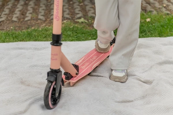 Roller mit 145 mm PU-Rädern