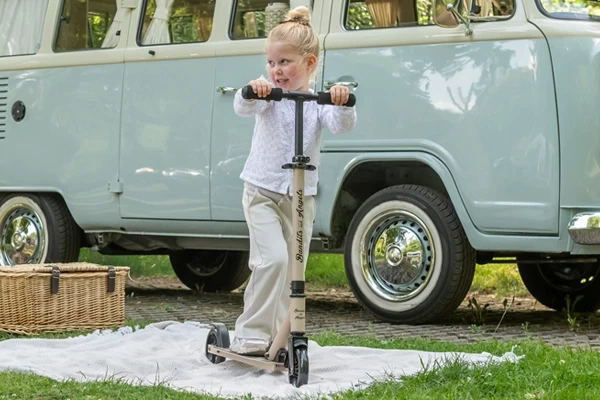 Roller mit 145 mm PU-Rädern