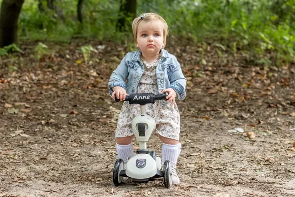 Anne ist 15 Monaten alt und 90 cm groß