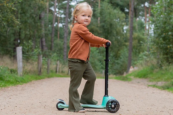 Juul ist 3 Jahre alt und 98 cm groß