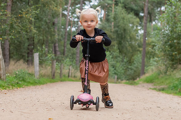 Rimke ist 2,5 Jahre alt und 90 cm groß