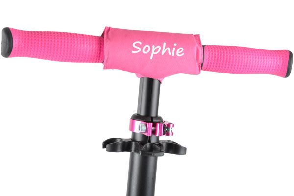 Lenkerpolster rosa mit eigenem Namen in weißen Buchstaben
