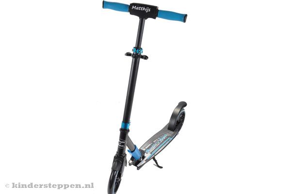 Jetzt weiß jeder, dass der schöne Roller dir gehört!