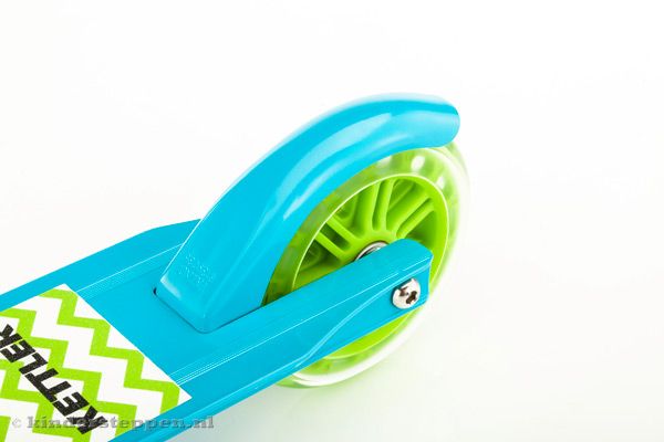 Ausgestattet mit Fußbremse