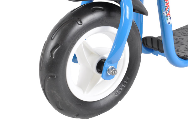 Ausgestattet mit einem größeren Vorderrad