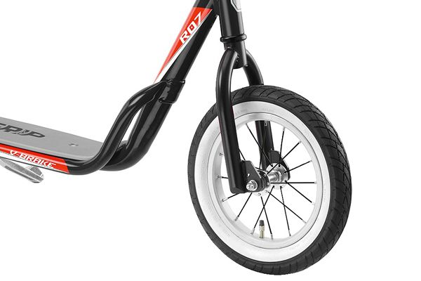 Mit Luftreifen und Speichenfelgen