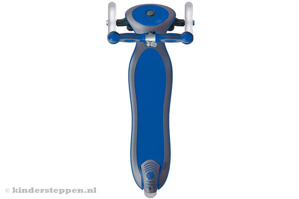 Met een in hoogte verstelbaar stuur.