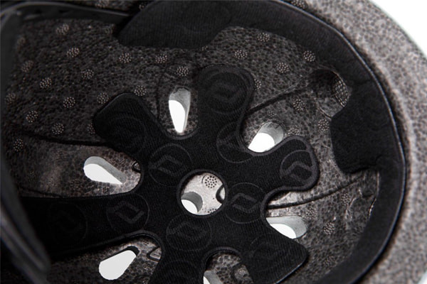 Mit Lüftungsöffnungen