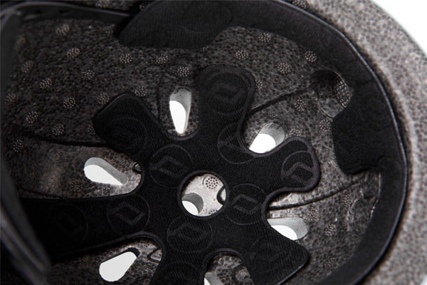 Mit Lüftungsöffnungen