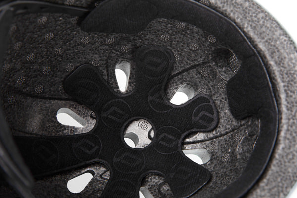 Mit Lüftungsöffnungen