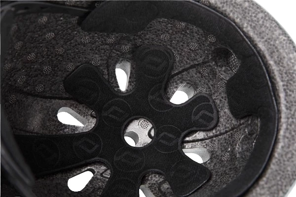 Mit Lüftungsöffnungen