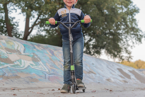 Stunt-Roller mit festem Y-Lenker